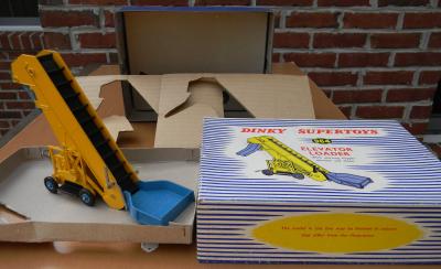 Lot 130 - A DINKY Supertoys 964 Elevator Loader