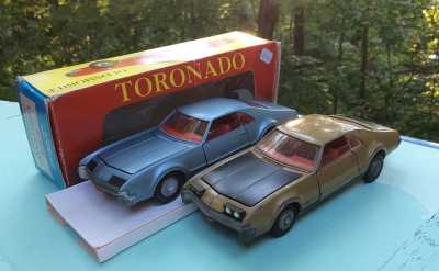 Miniature KIRK Oldsmobile Toronado Rouge - Échelle 1/43 - N°933