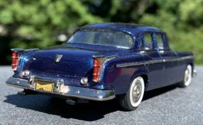 2114 Chrysler Windsor CIJ face sur boite web.JPG